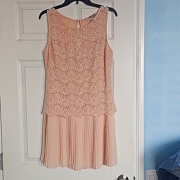 Lace dress - Picture 1 of 4